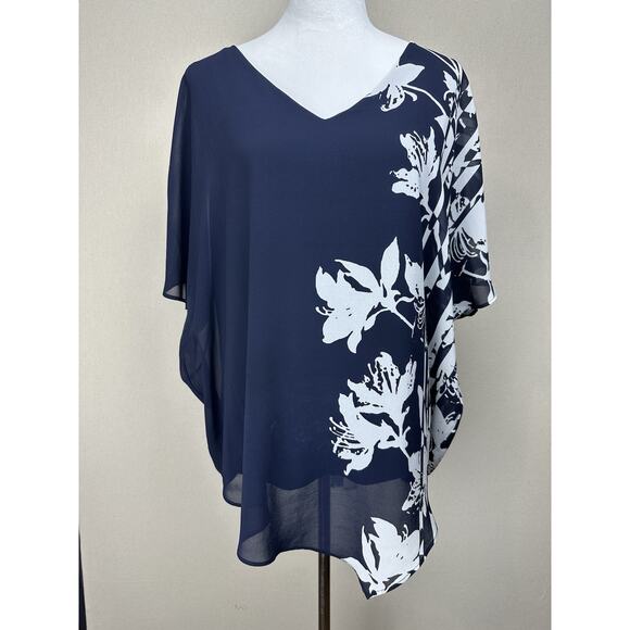 Roz & Ali Women’s Sz 1X Top Blouse Navy White Florals Asymmetrical Hem Tropical - Picture 1 of 13